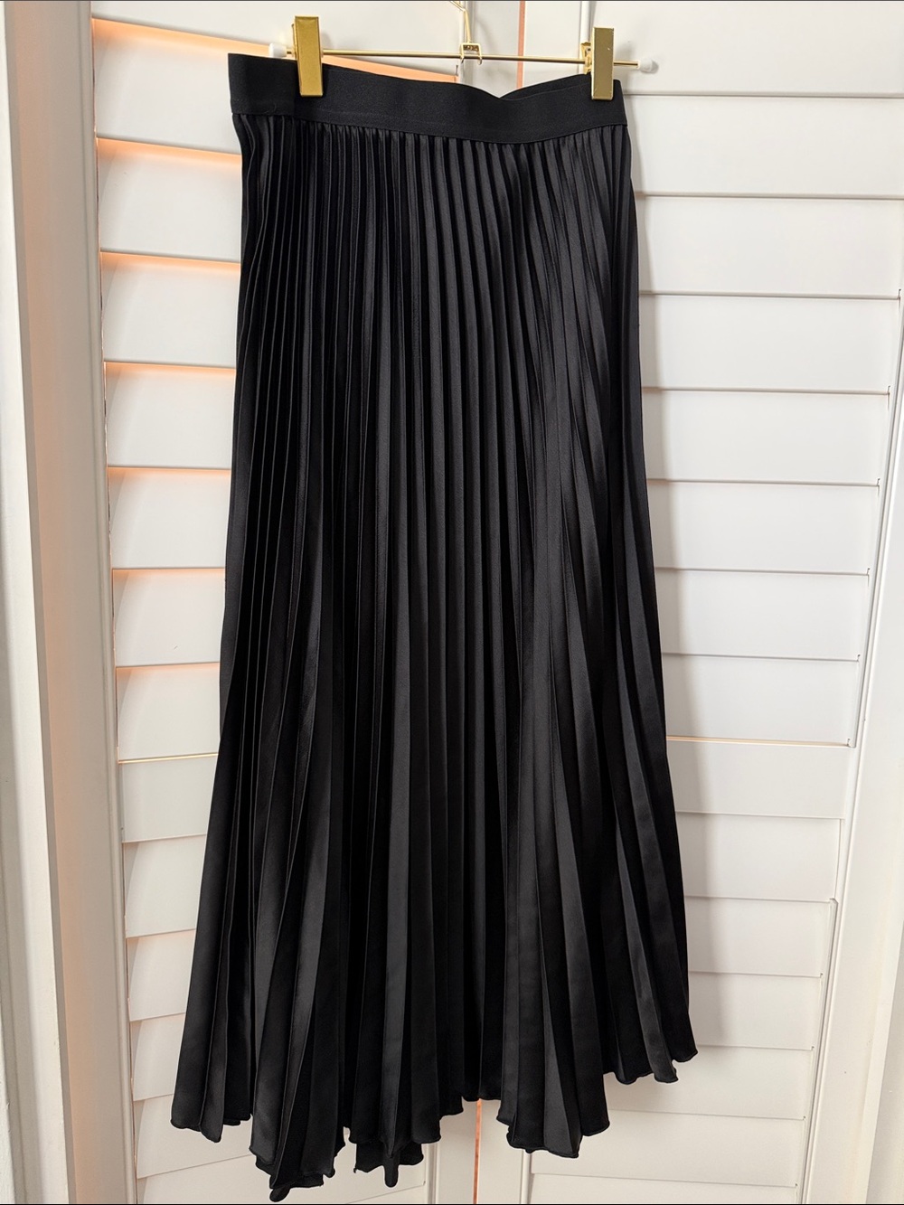 NWT H&M Black Pleated Midi Skirt